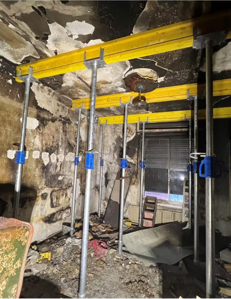 Intérieur d'un bâtiment après incendie