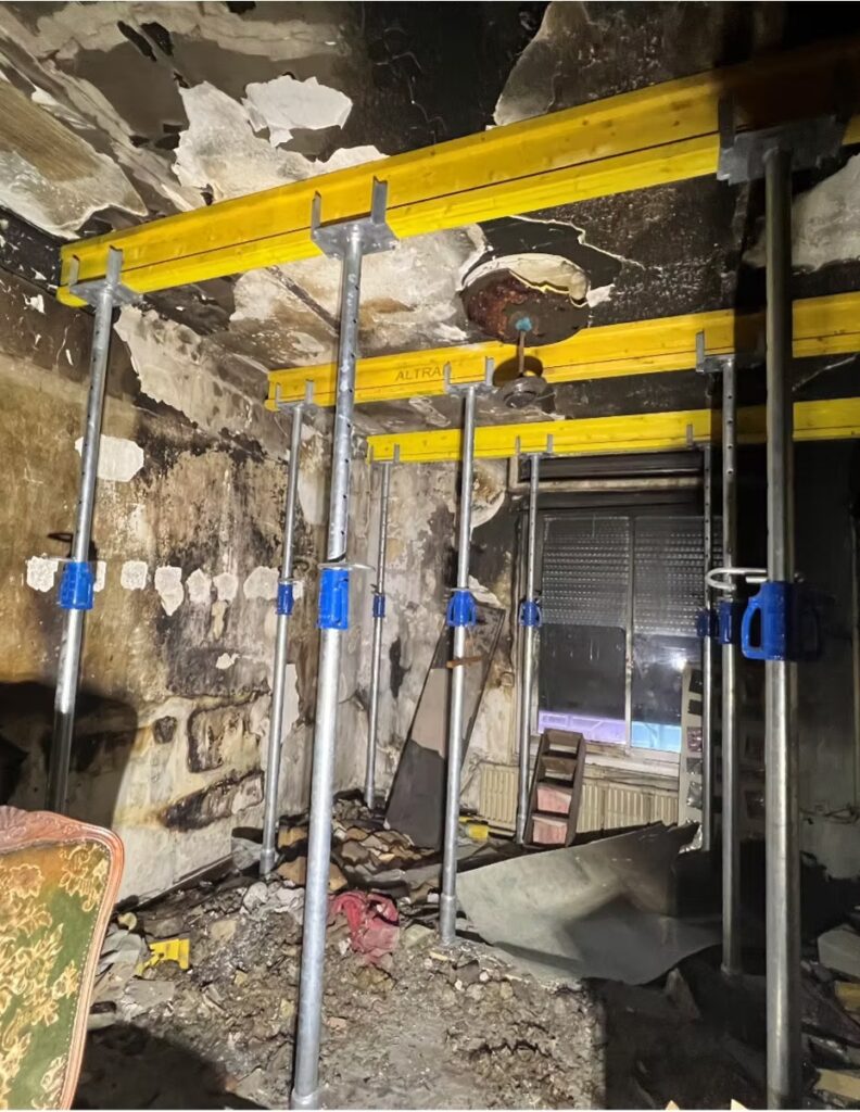 Intérieur d'un bâtiment après incendie